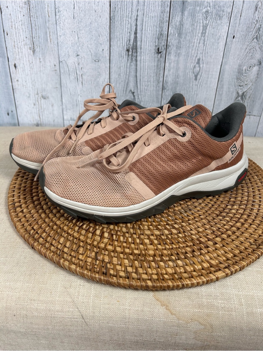 Salomon OUTbound PRISM Women’s 9.5 Trail Hiking Sneakers Rose Tan Gorpcore NWOT